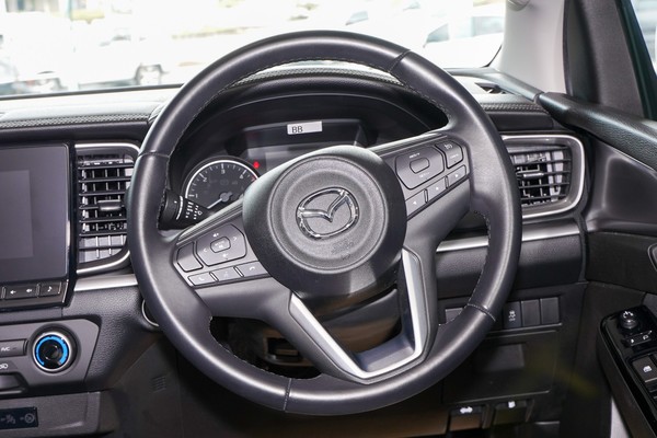 Mazda BT-50 ภายใน