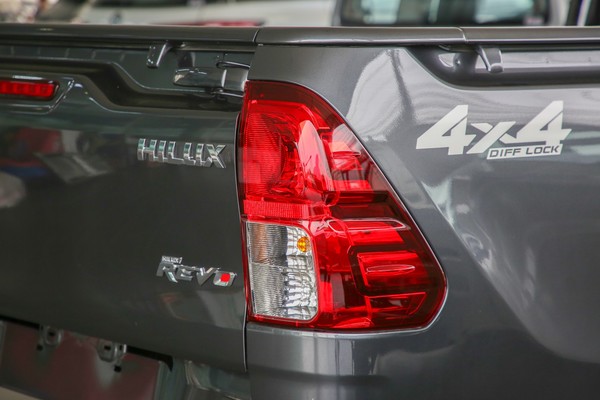 Toyota Hilux Revo ภายนอก