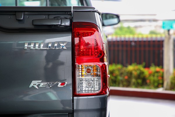 Toyota Hilux Revo ภายนอก