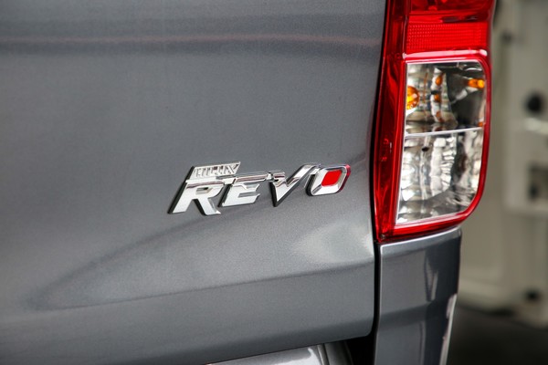 Toyota Hilux Revo ภายนอก