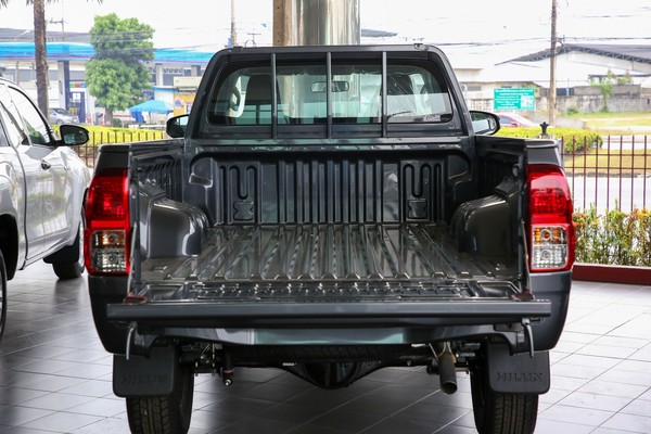 Toyota Hilux Revo พื้นที่