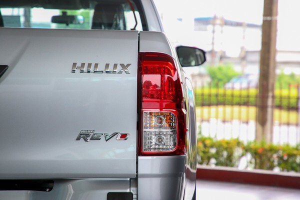 Toyota Hilux Revo ภายนอก