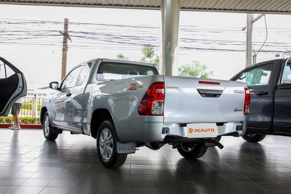 Toyota Hilux Revo ภายนอก