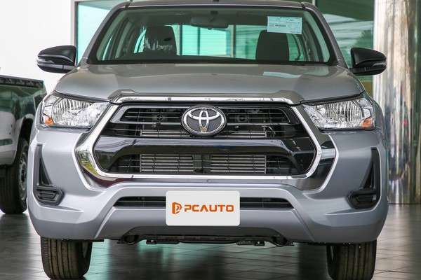 Toyota Hilux Revo ภายนอก