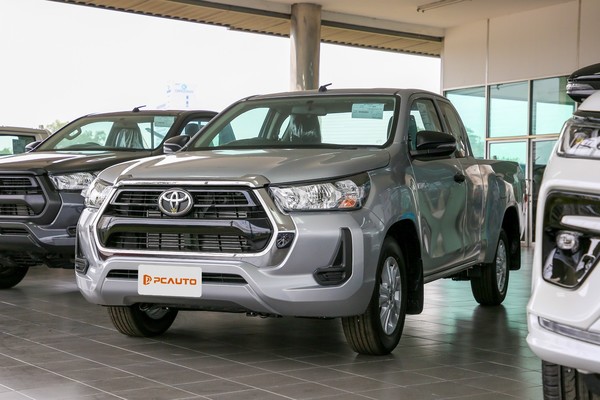 Toyota Hilux Revo ภายนอก