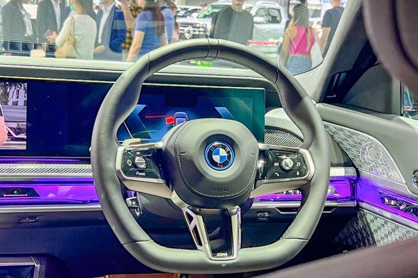 BMW i7 งานแสดงรถยนต์