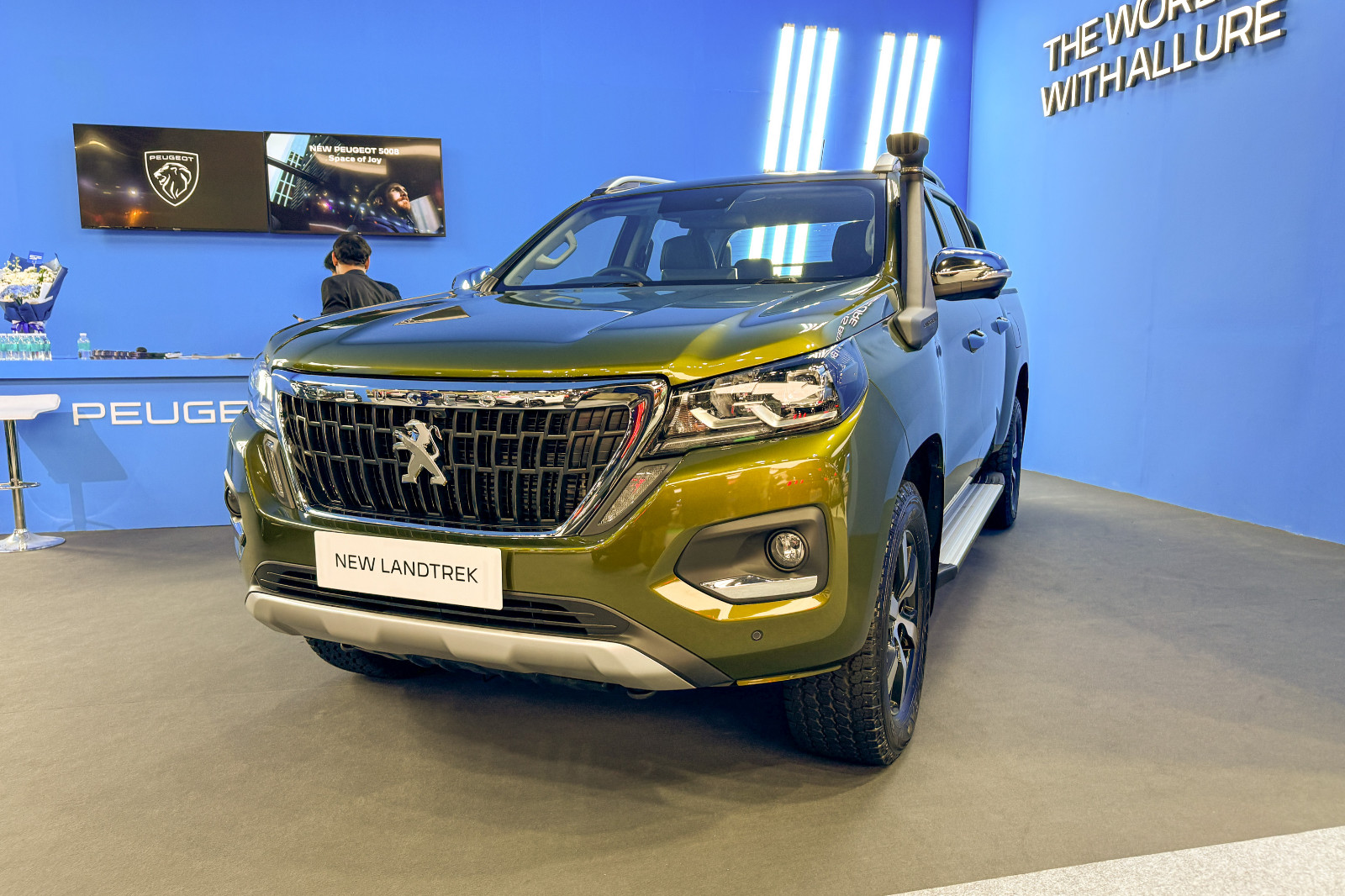 รูป Peugeot 408 Plug-in Hybrid 2023