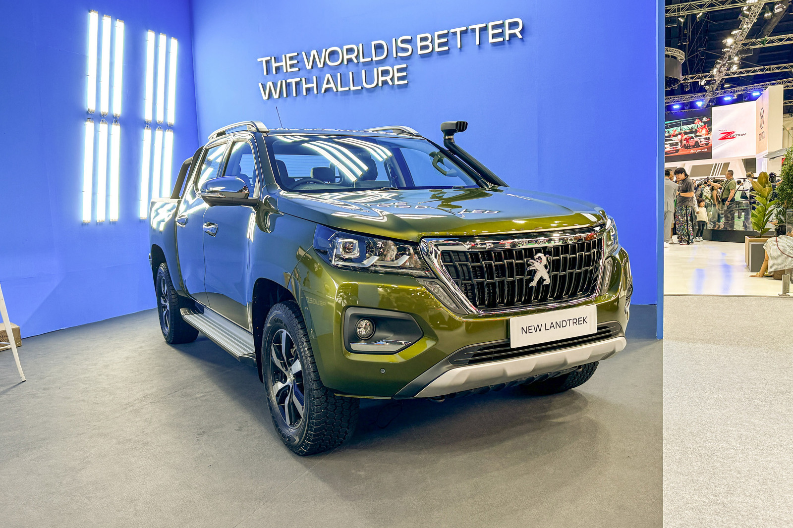 รูป Peugeot 408 Plug-in Hybrid 2023