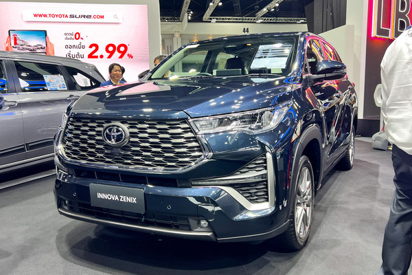 Toyota Innova Zenix งานแสดงรถยนต์