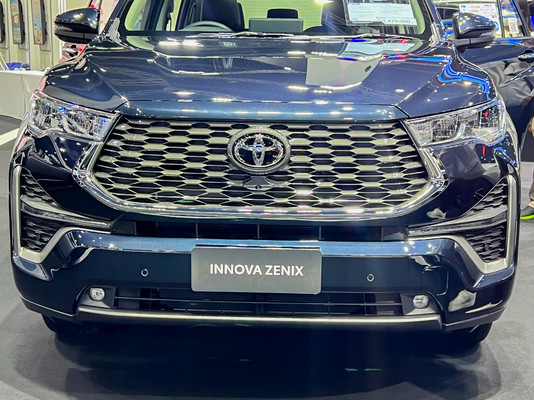 Toyota Innova Zenix งานแสดงรถยนต์