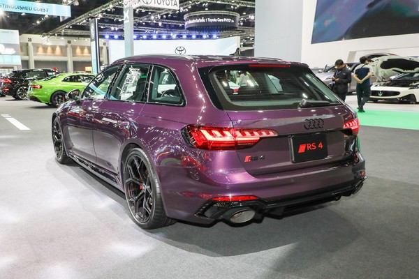 Audi RS 4 งานแสดงรถยนต์