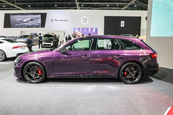 Audi RS 4 งานแสดงรถยนต์