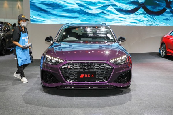 Audi RS 4 งานแสดงรถยนต์