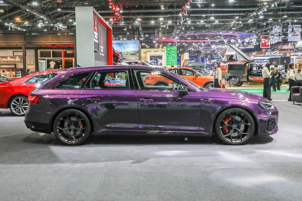 Audi RS 4 งานแสดงรถยนต์