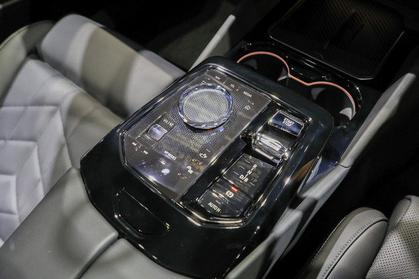 BMW i5 colour