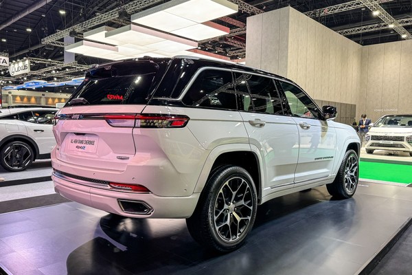 Jeep Grand Cherokee งานแสดงรถยนต์