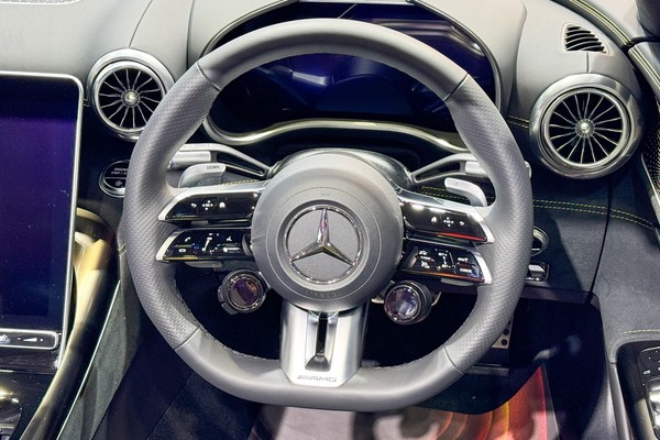 Mercedes-Benz AMG SL 43 งานแสดงรถยนต์