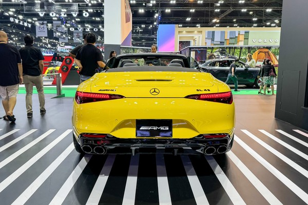 Mercedes-Benz AMG SL 43 งานแสดงรถยนต์