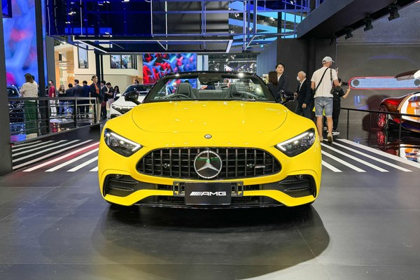 Mercedes-Benz AMG SL 43 งานแสดงรถยนต์