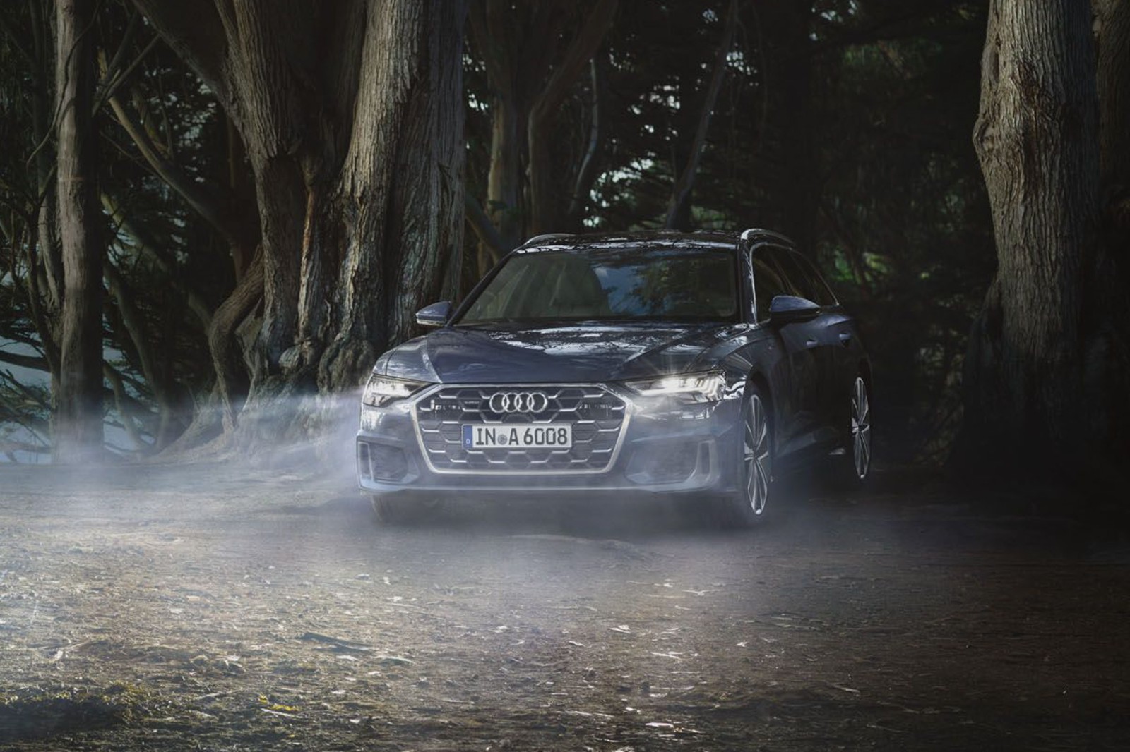 รูป A6 Avant 45 TFSI quattro S line Black Edition 2024