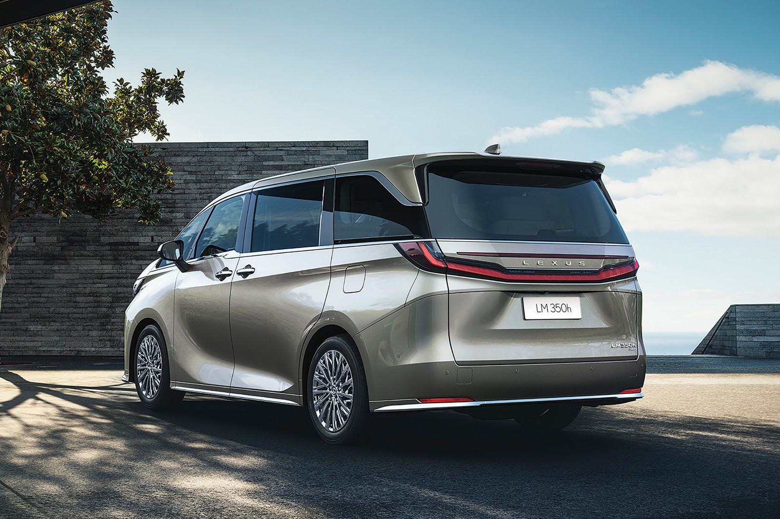 รูป 2024 Lexus LM 500h Executive 4-Seater