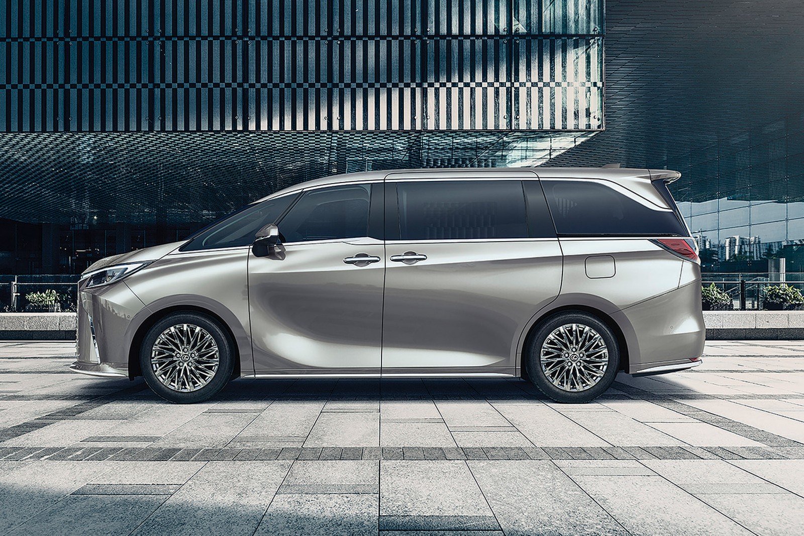 รูป 2024 Lexus LM 500h Executive 4-Seater