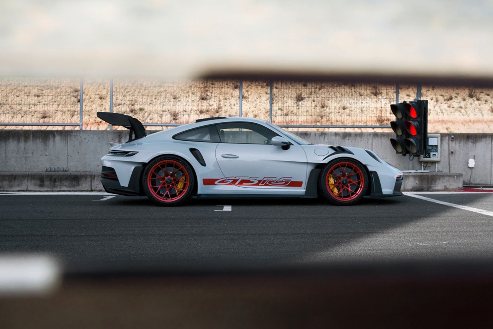 รูป 2024 Porsche 911 GT3 RS