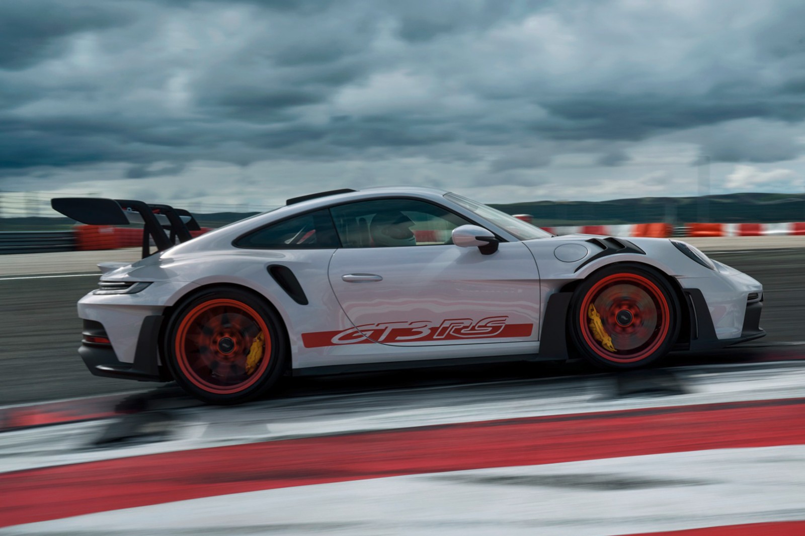 รูป 2024 Porsche 911 GT3 RS