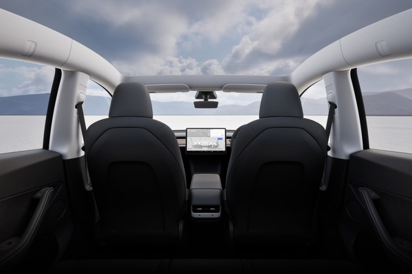 รูป Tesla Model Y 2024