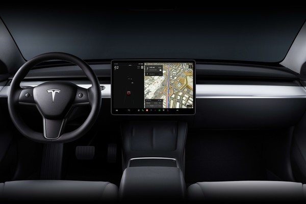 รูป Tesla Model Y 2024