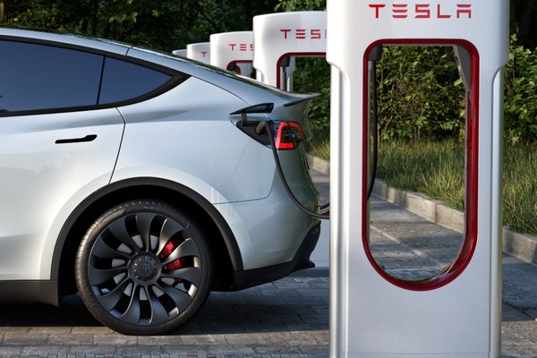 รูป Tesla Model Y 2024