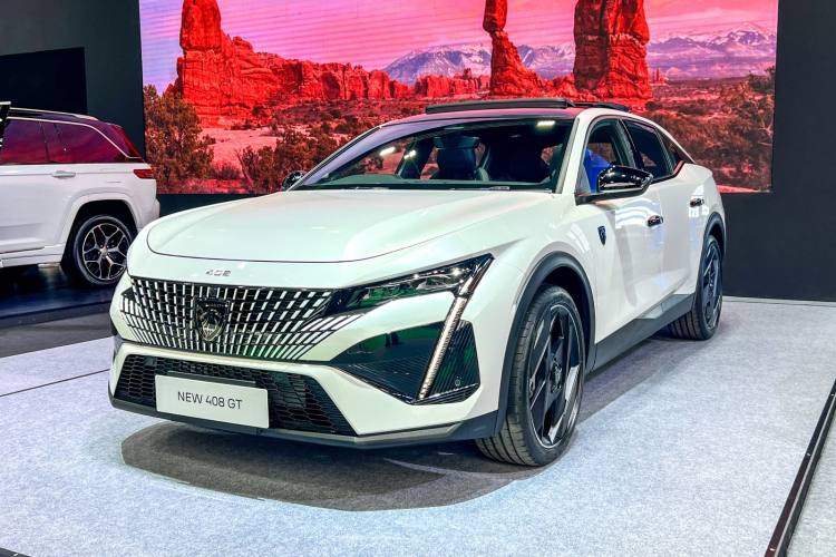 รีวิว Peugeot 408