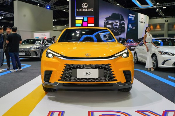 Lexus LBX งานแสดงรถยนต์