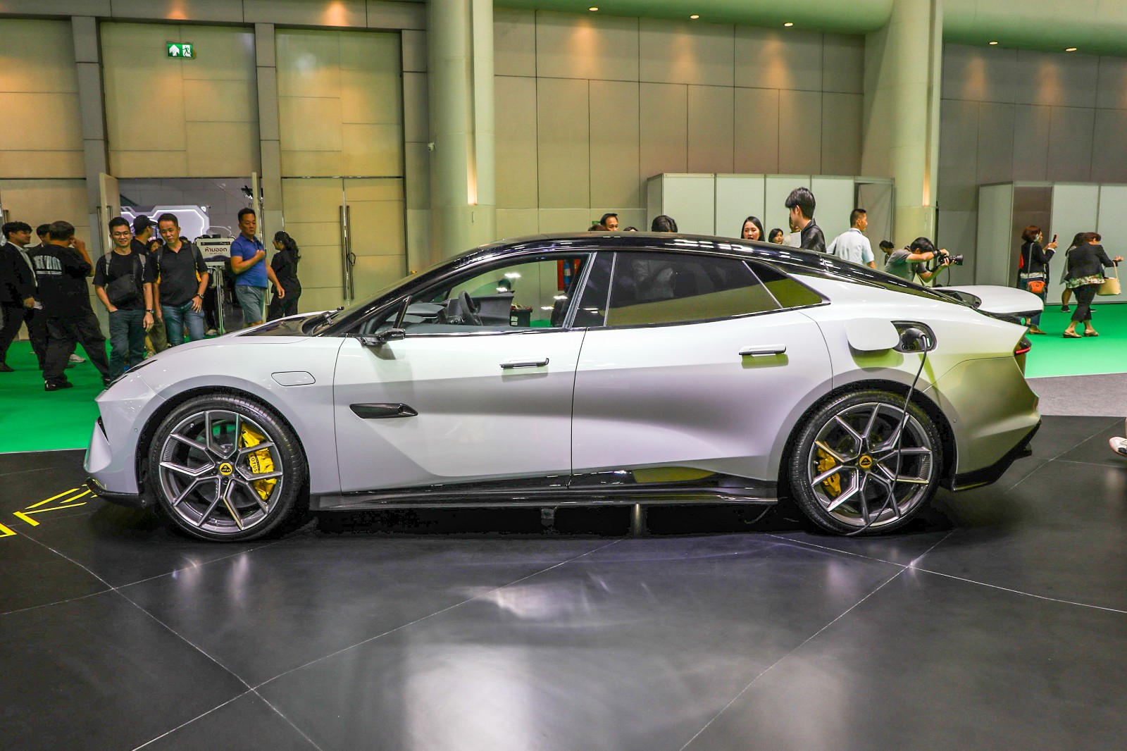 รูป Lotus EMEYA R 2024