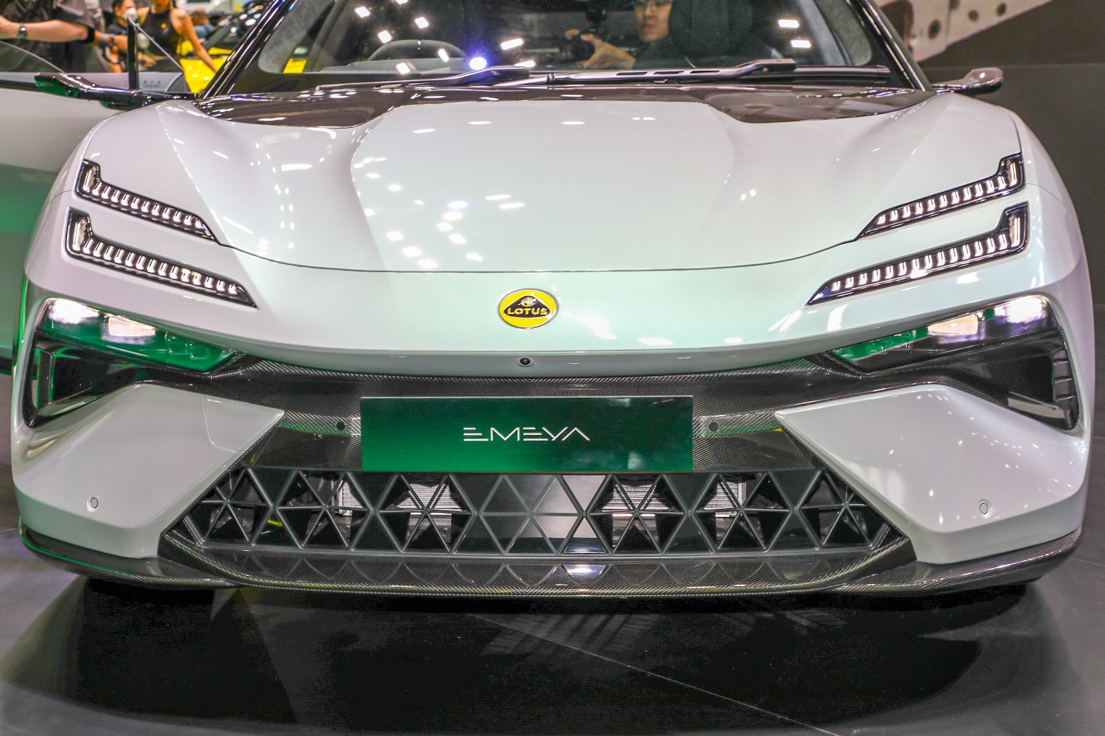 รูป Lotus EMEYA R 2024