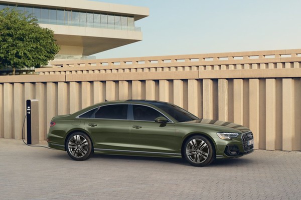 Audi A8 L อย่างเป็นทางการ