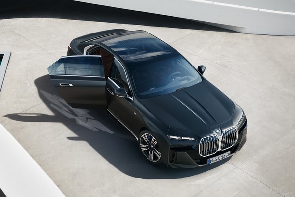 BMW 7 Series Sedan อย่างเป็นทางการ