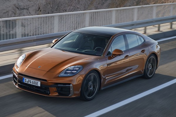 Porsche Panamera อย่างเป็นทางการ