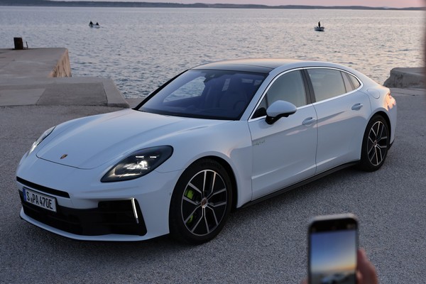 Porsche Panamera อย่างเป็นทางการ