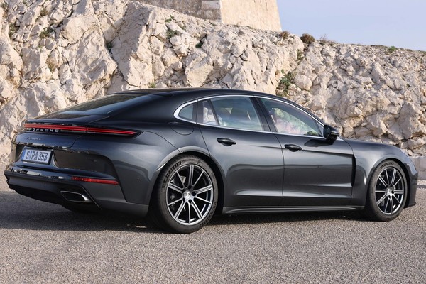 Porsche Panamera อย่างเป็นทางการ