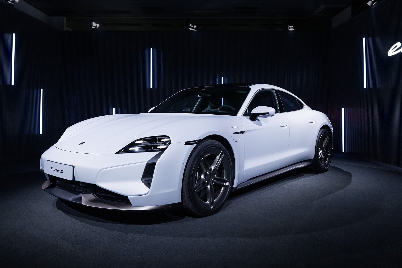 รูป Porsche Taycan Turbo S 2024