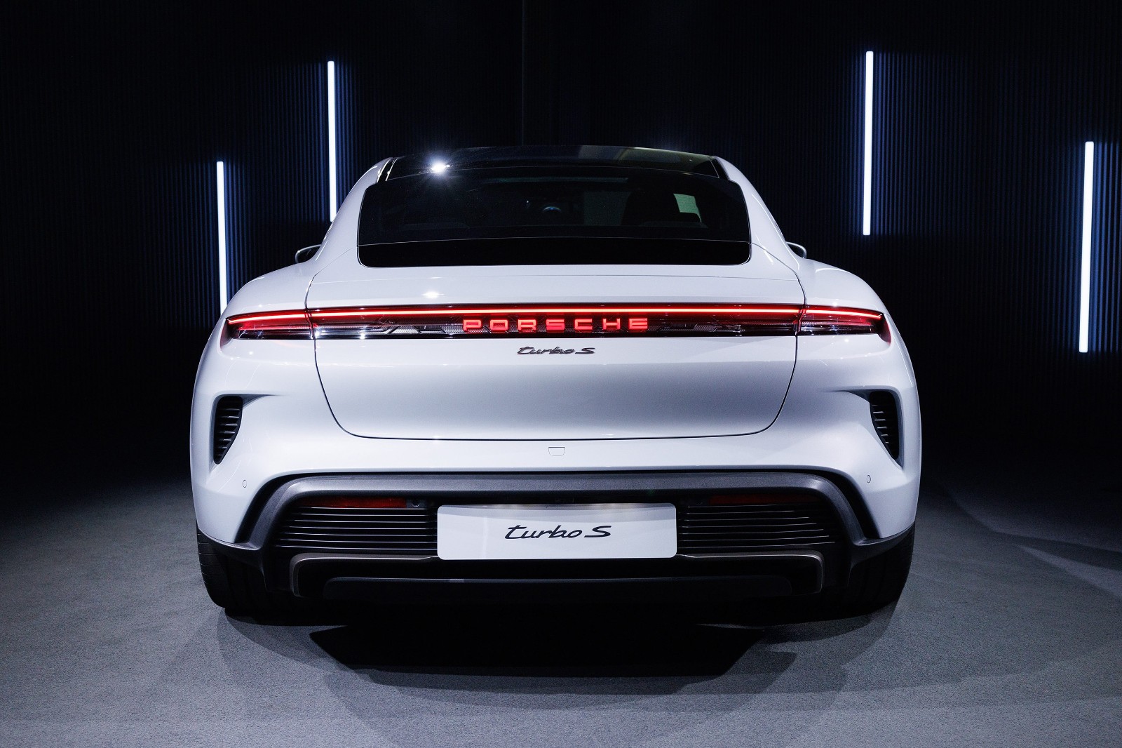 รูป Porsche Taycan Turbo S 2024