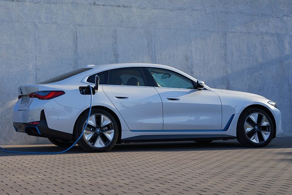 BMW i4 อย่างเป็นทางการ