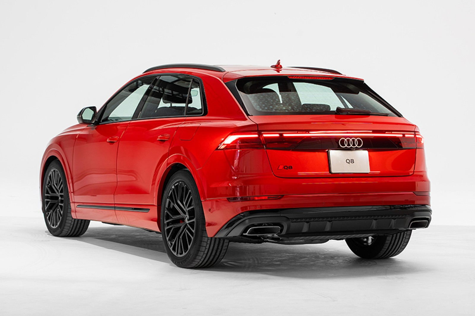 รูป Audi Q8 TFSI e quattro S line Edition One 2024