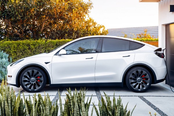 Tesla Model Y อย่างเป็นทางการ