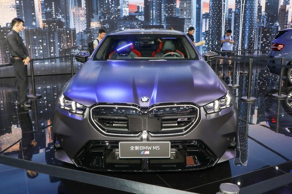 BMW M5 Sedan ภายนอก