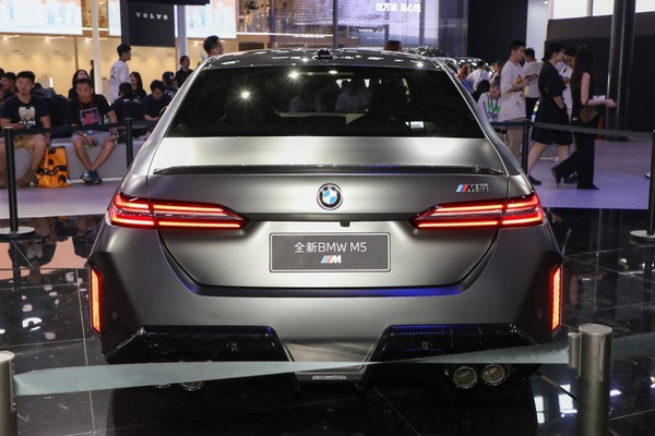 BMW M5 Sedan ภายนอก