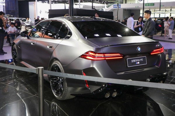 BMW M5 Sedan ภายนอก