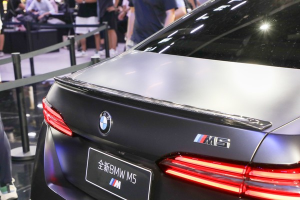 BMW M5 Sedan ภายนอก