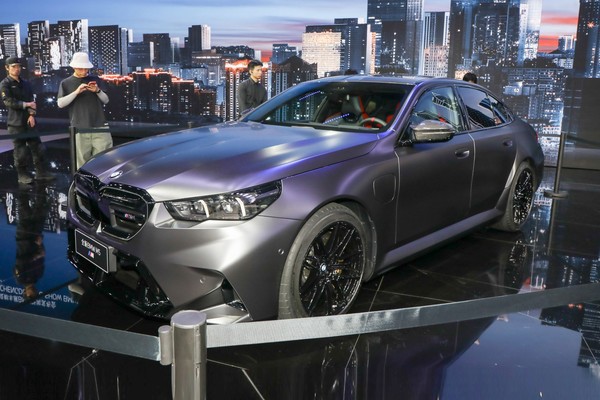 BMW M5 Sedan ภายนอก